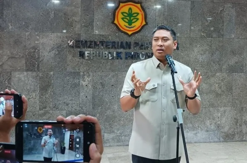 Sudaryono yang saat ini menjabat sebagai Wakil Menteri Pertanian ditunjuk untuk menggantikan Nanik.