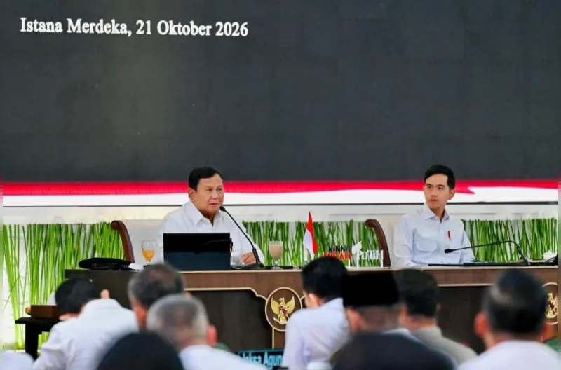 Presiden Prabowo Subianto memimpin Sidang Kabinet Paripurna (SKP) Dua Tahun Pertama Pemerintahan Kerja Nyata untuk Negeri di halaman tengah Kompleks Istana Kepresidenan Jakarta, pada Rabu, 21 Oktober 2026.