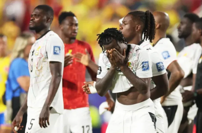 Abdul Fatawu dari Ghana tampak kecewa setelah pertandingan karena timnya tersingkir dari Piala Dunia