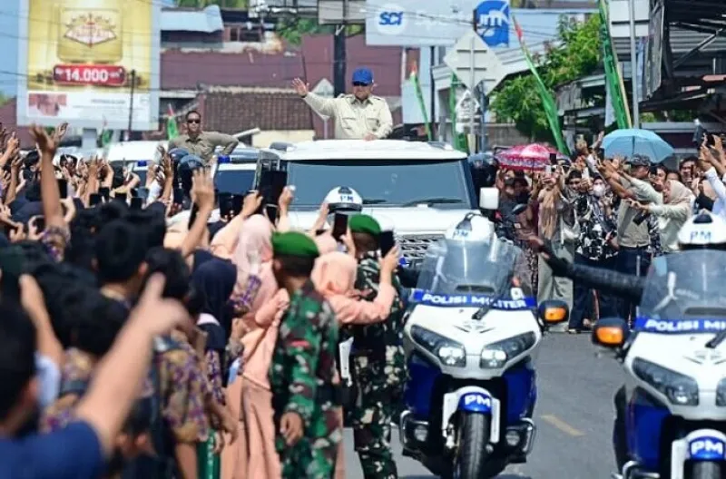Kedatangan Presiden Prabowo Subianto disambut hangat warga Pesisir Barat, Provinsi Lampung, pada Rabu, 10 Juni 2026.