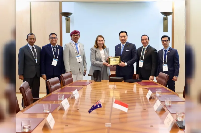 Anggota DPR RI Edhie Baskoro Yudhoyono, dalam pertemuan dengan Presiden Senat Australia, Senator Sue Lines di Parliament House, Canberra, Australia, Kamis (15/10/2026).