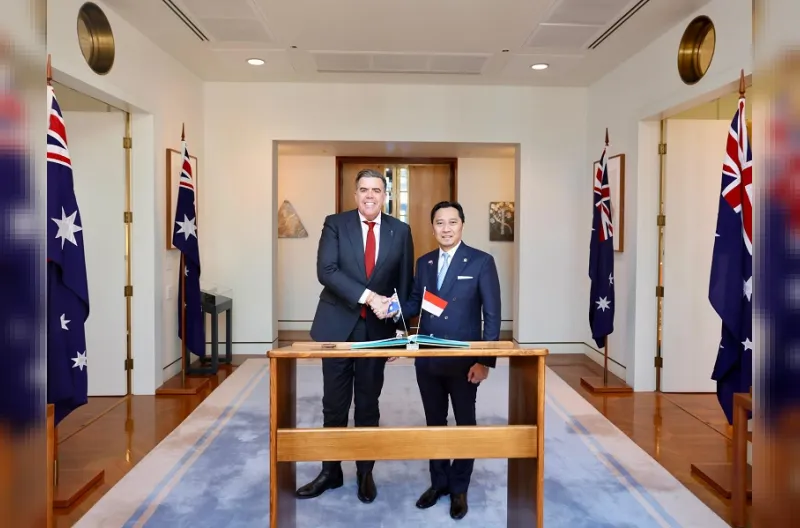 Anggota DPR RI Edhie Baskoro Yudhoyono saat bertemu dengan Ketua DPR Australia Milton Dick di Parliament House, Canberra, Australia pada Kamis (15/10/2026).