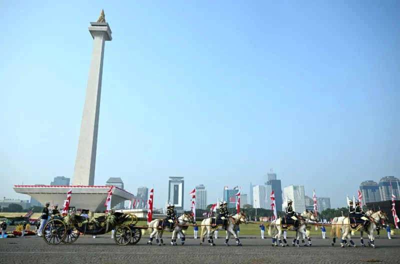 Prosesi kirab budaya dari kawasan Monumen Nasional (Monas) menuju Istana Merdeka menjadi pembuka rangkaian peringatan hari bersejarah bangsa Indonesia pada Senin, 17 Agustus 2026.