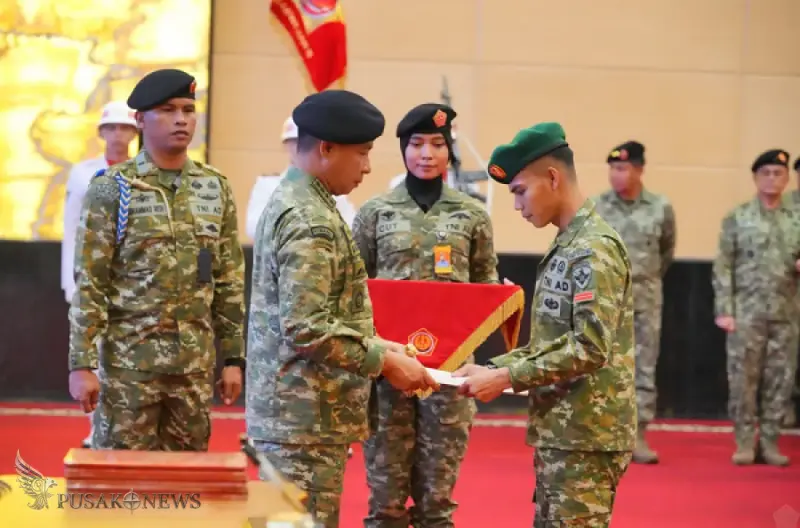 Panglima TNI Berikan Kenaikan Pangkat Luar Biasa kepada Prajurit Juara Hafalan 30 Juz Al-Qur’an