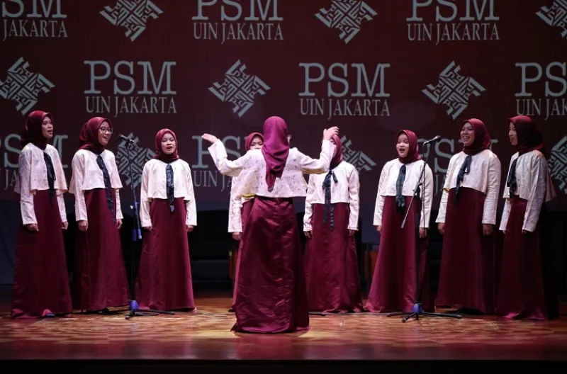 Kegiatan dibuka dengan menyanyikan lagu Indonesia Raya