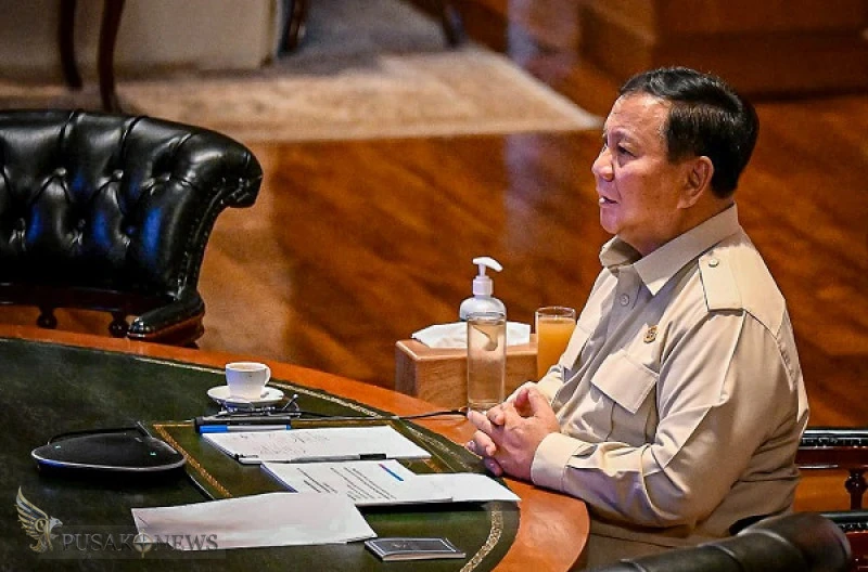 Presiden Prabowo Subianto memimpin rapat terbatas (ratas) secara virtual bersama jajaran menteri Kabinet Merah Putih guna membahas arah kebijakan strategis di sektor ekonomi dan energi nasional
©PusakoNews.com/BPMI Setpres