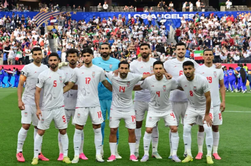 Para pemain Iran berpose untuk foto tim sebelum pertandingan sepak bola Grup G Piala Dunia 2026 antara Iran dan Selandia Baru di Stadion Los Angeles