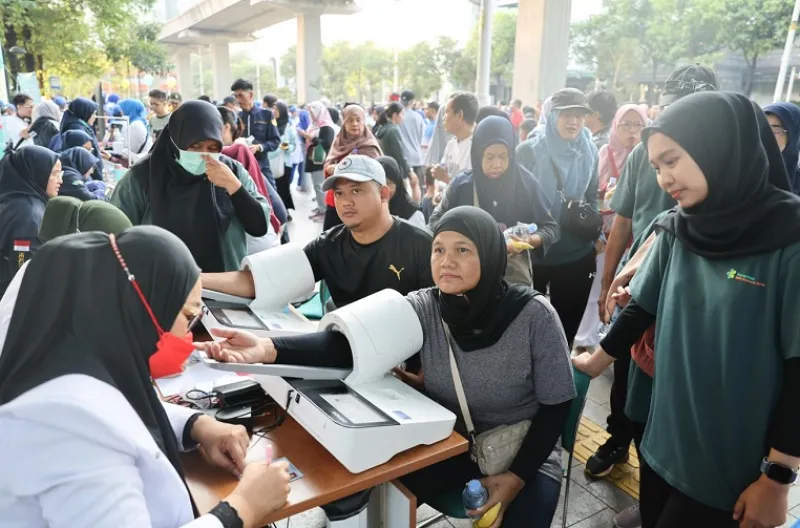 Layanan cek kesehatan gratis (CKG) di depan Kantor Kemenkes disambut antusias warga