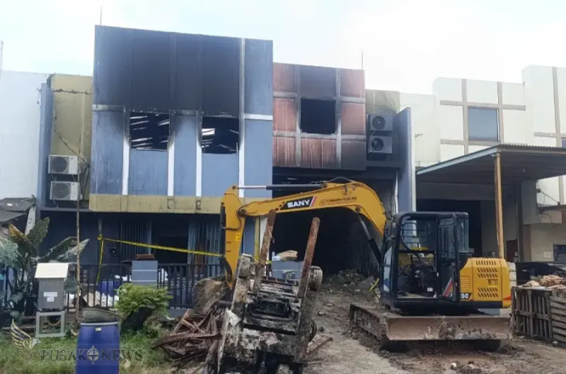 Kementerian Lingkungan Hidup Segel Gudang Pestisida Pascakebakaran, Sungai Cisadane Tercemar!