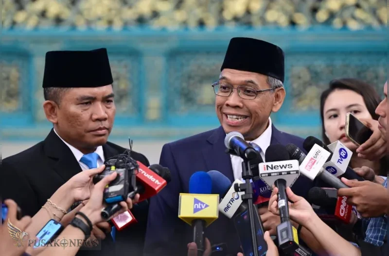 Kepala Badan Pengelolaan Gambut dan Mangrove Nasional (BPGMN) Satyawan Pudyatmoko memberikan keterangannya kepada awak media usai dilantik oleh Presiden Prabowo Subianto di Istana Negara, Jakarta, pada Kamis, 15 Oktober 2026.