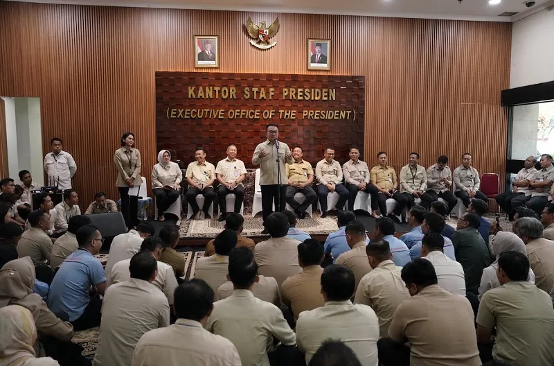 Jenderal (Purn.) Dudung dalam arahannya kepada seluruh Plt. Deputi, tenaga profesional, dan sekretariat KSP di Gedung Bina Graha, Kompleks Istana Kepresidenan, Jakarta, Selasa (14/7/2026).