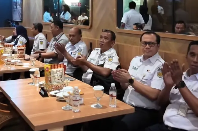 KAI Services Gelar Doa Bersama dan Santuni Anak Yatim, Tandai Awal Pengelolaan Layanan Dining Car Kereta Cepat Whoosh