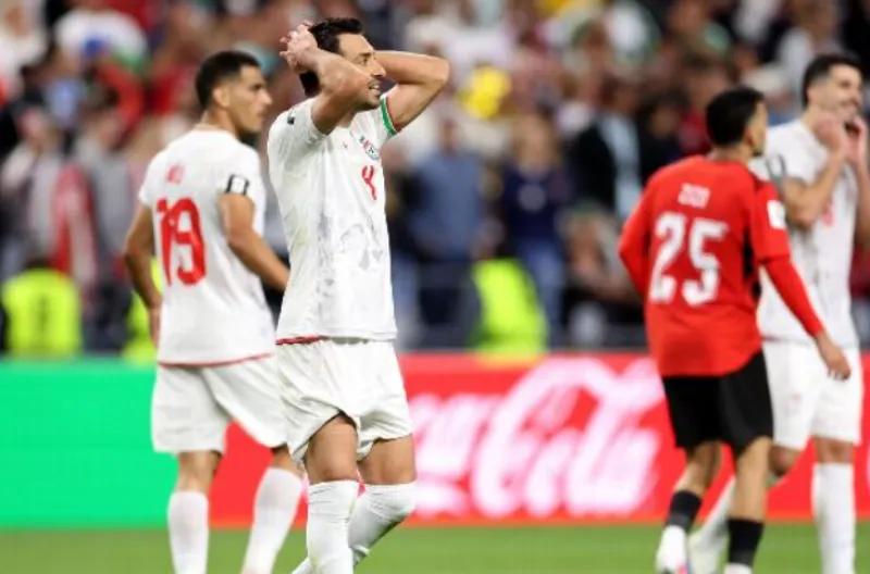 Gol telat Shoja Khalilzadeh untuk Iran dianulir karena offside saat melawan Mesir.