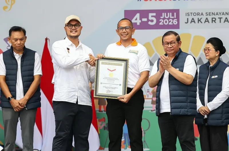 Dalam kegiatan ini juga dilakukan penyerahan penghargaan dan rekor MURI kepada Pemprov DKI atas capaian hasil panen urban farming terbanyak di Indonesia