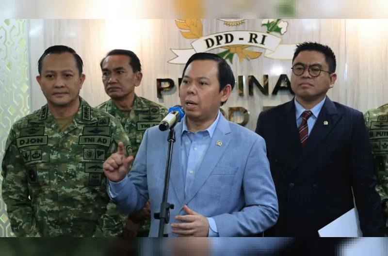 Ketua Dewan Perwakilan Daerah (DPD) RI Sultan Baktiar Najamudin bersama Panglima Komando Pasukan Khusus (Kopassus) TNI akan bekerjasama dalam merealisasikan program pengabdian Angkatan Darat Karya Bakti Skala Besar (KBSB) di Provinsi Bengkulu Selasa (29/09).