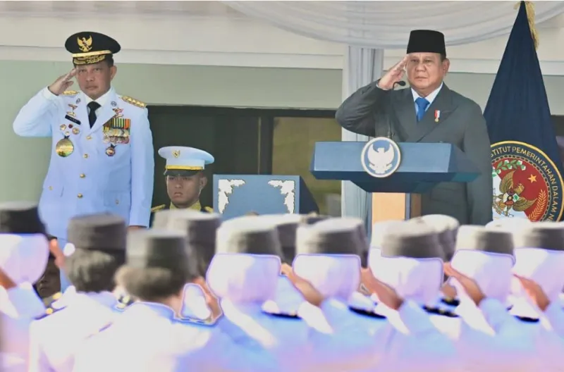 Presiden Prabowo Subianto memimpin Upacara Pelantikan Pamong Praja Muda (PPM) Angkatan XXXIII Institut Pemerintahan Dalam Negeri (IPDN) Tahun 2026 yang digelar di Lapangan Parade IPDN Kampus Jatinangor, Institut Pemerintahan Dalam Negeri, Kabupaten Sumeda