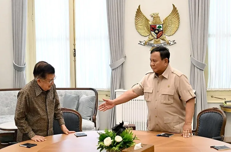 Presiden Prabowo Subianto menerima Wakil Presiden ke-10 dan ke-12 Republik Indonesia Jusuf Kalla didampingi Solihin Jusuf Kalla, di Istana Merdeka, Jakarta, pada Kamis, 11 Juni 2026