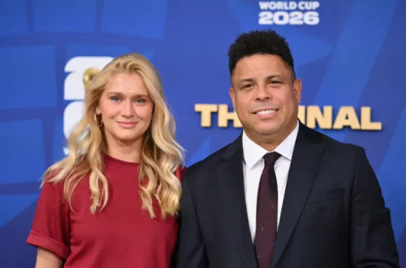 Model asal Brasil Celina Locks dan mantan pemain sepak bola Brasil Ronaldo Nazario