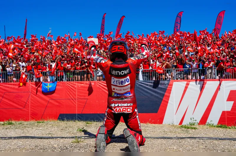 Marc Márquez (Ducati Lenovo Team) kembali menunjukkan dominasinya di MotorLand Aragón dengan memenangkan Grand Prix Aragon 2026, Minggu (30/8/2026).
