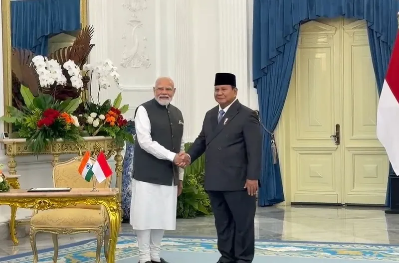 Presiden Prabowo sambut kunjungan kenegaraan PM Narendra Modi di Istana Merdeka, Jakarta