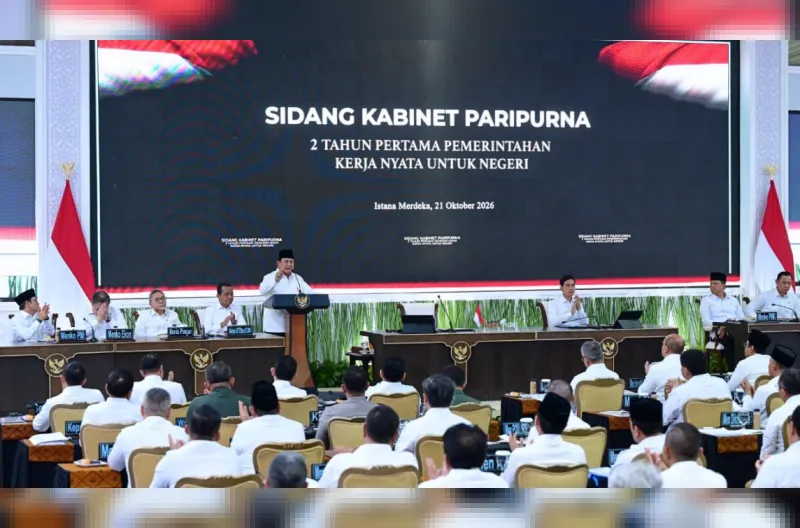 Presiden Prabowo Subianto memimpin Sidang Kabinet Paripurna (SKP) Dua Tahun Pertama Pemerintahan Kerja Nyata untuk Negeri di halaman tengah Kompleks Istana Kepresidenan Jakarta, pada Rabu, 21 Oktober 2026.