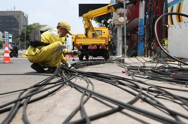 Pramono Resmi Tata Kabel Bawah Tanah, Jakarta Bersiap Tinggalkan Kabel Semrawut