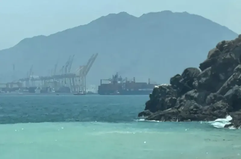 Selat Hormuz, yang dilalui sekitar seperlima minyak dunia yang diangkut melalui laut, telah menjadi titik fokus meningkatnya ketegangan AS-Iran