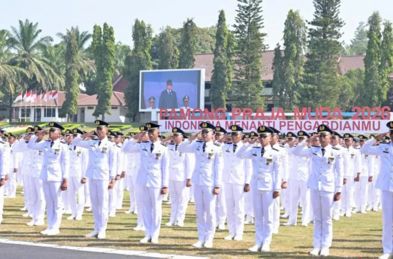 Presiden Prabowo Subianto memimpin Upacara Pelantikan Pamong Praja Muda (PPM) Angkatan XXXIII Institut Pemerintahan Dalam Negeri (IPDN) Tahun 2026 yang digelar di Lapangan Parade IPDN Kampus Jatinangor, Institut Pemerintahan Dalam Negeri, Kabupaten Sumeda
