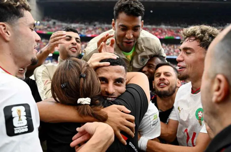 Azzedine Ounahi, di tengah, menjadi pendorong semangat Maroko saat mereka bangkit setelah babak pertama yang sulit untuk mengalahkan Kanada 3-0