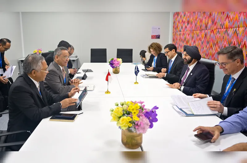 Menkeu dalam pertemuan bilateral dengan Presiden World Bank Group, Ajay Banga, di Bangkok, Thailand, Selasa (13/10).
