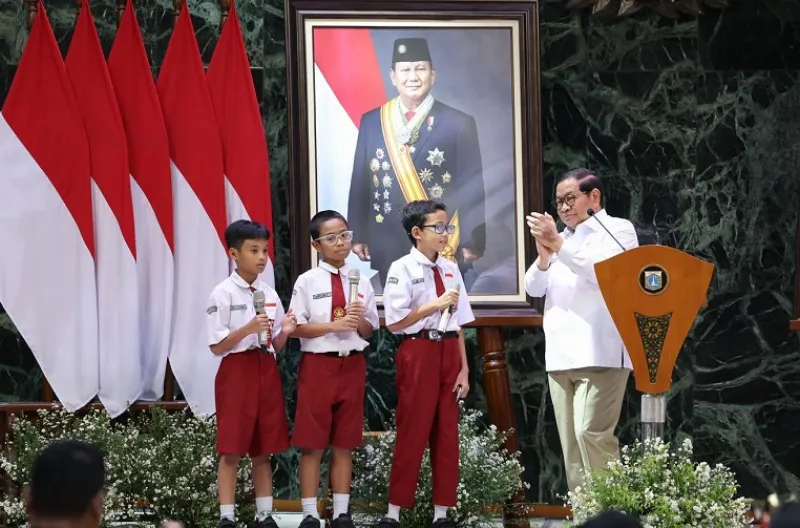 Siswa perwakilan juara menyampaikan pesan dan kesan selama pertandingan Piala Gubernur Jakarta Robotic Games 2026