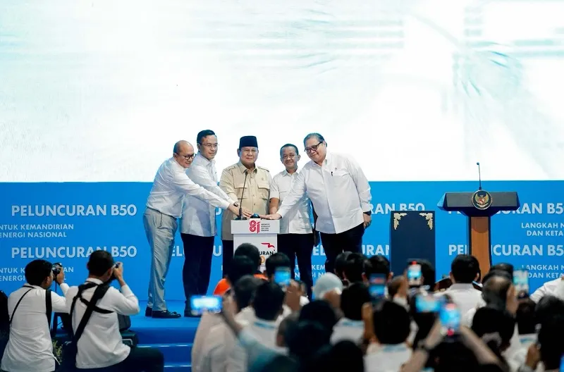 Presiden Prabowo Subianto menyampaikan sambutan pada Peluncuran Biodiesel B50 di Rest Area KM 57, Kabupaten Karawang, Provinsi Jawa Barat, pada Kamis, 9 Juli 2026