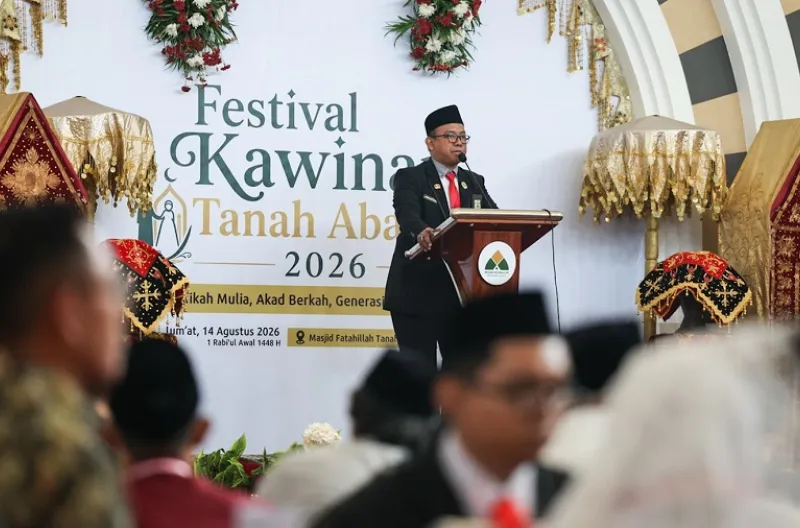 Ustaz memberikan pengarahan agama kepada para pengantin