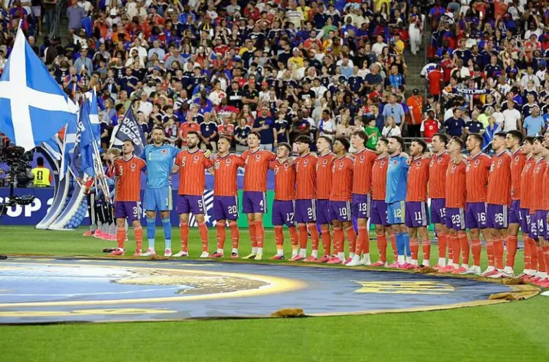 Perluasan upacara pra-pertandingan FIFA mungkin menjadi salah satu penyebab penundaan tersebut.