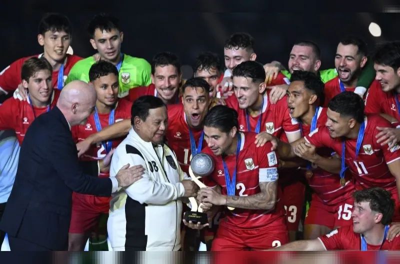 Indonesia menaklukkan Thailand 4-2 lewat adu penalti setelah skor 2-2 bertahan hingga 120 menit.