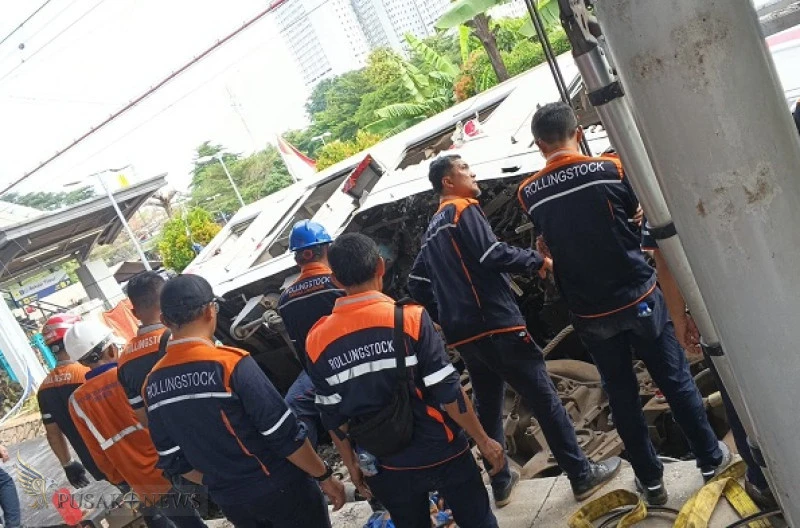 Komisaris KAI Service Besuk Korban Tabrakan KA di Bekasi, Dorong Perbaikan Sistem Operasional