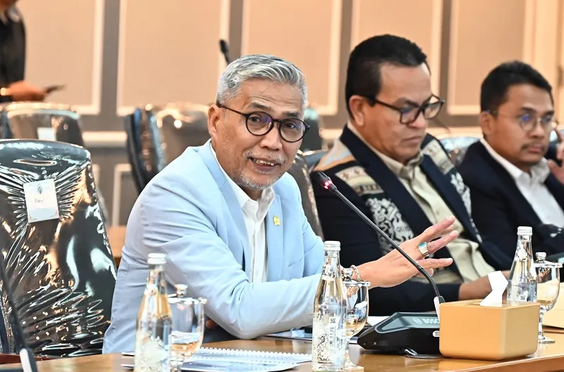 Anggota Komisi XIII DPR RI Mafirion alam Rapat Dengar Pendapat (RDP) Komisi XIII DPR RI bersama Direktorat Jenderal Kekayaan Intelektual di Kompleks Parlemen, Senayan