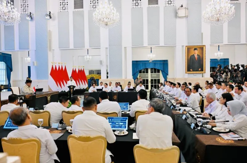 Presiden Prabowo Subianto menyampaikan arahannya pada pertemuan dengan pengusaha Kadin pusat dan daerah seluruh Indonesia pada Jumat, 31 Juli 2026 di Istana Negara, Jakarta.