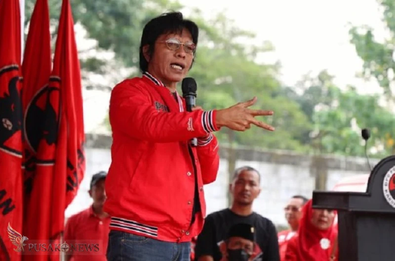 Polemik MBG Makin Panas! Ketua BEM UGM Diteror, PDIP Pasang Badan
©PusakoNews.com/