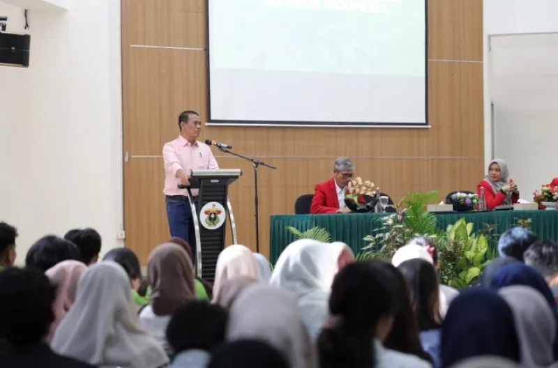 Menteri Pertanian Andi Amran Sulaiman Salurkan Seluruh Gaji Dosen dan Menteri untuk Anak Yatim Piatu