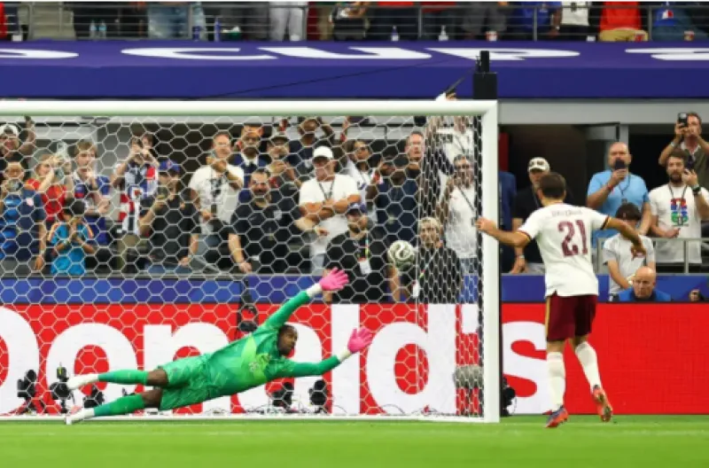 Oyarzabal mencetak gol pembuka Spanyol dari titik penalti