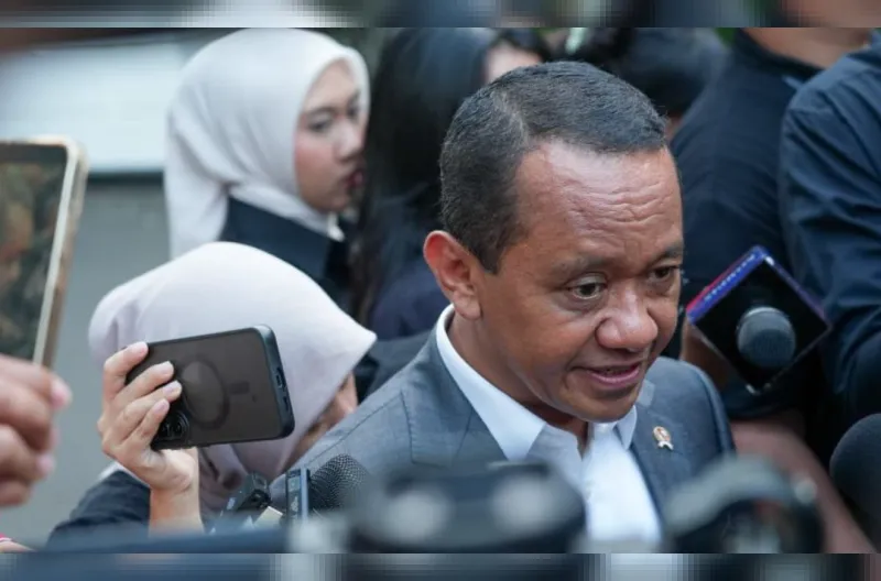 Menteri Koordinator Bidang Hilirisasi dan Transisi Energi Bahlil Lahadalia dalam keterangannya kepada awak media usai pertemuan dengan Presiden Prabowo Subianto di Istana Merdeka, Jakarta, Rabu, 14 Oktober 2026.