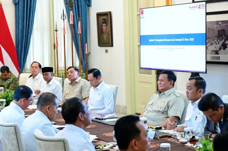 Presiden Prabowo Subianto menggelar rapat terbatas mengenai kesiapan pemerintah hadapi kemarau dan El Nino bersama sejumlah anggota Kabinet Merah Putih di Istana Merdeka, Jakarta, pada Selasa, 28 Juli 2026