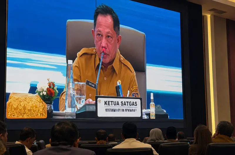 Gubernur Sumbar Mahyeldi Ansharullah bersama jajaran Pemprov Sumbar mengikuti rapat Satgas Percepatan Rehabilitasi dan Rekonstruksi Pascabencana Sumatera di Gedung DPR RI, Jakarta