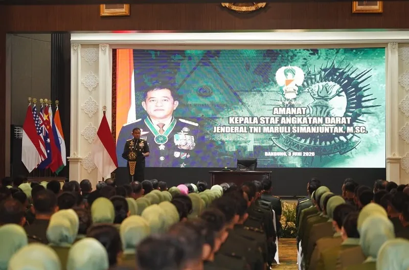 Kepala Staf Angkatan Darat (Kasad) Jenderal TNI Maruli Simanjuntak, M.Sc., saat menutup Pendidikan Reguler (Dikreg) LXVII Seskoad Tahun Anggaran 2026 di Gedung Prof. Dr. Satrio, Seskoad, Bandung, Rabu (3/6/2026)