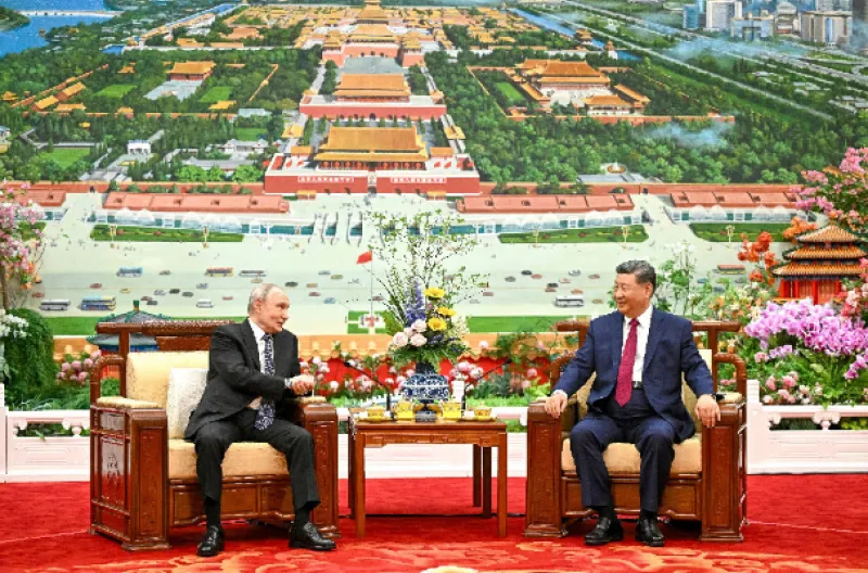 Xi Jinping Tunjukkan Diplomasi Dua Wajah Saat Sambut Trump dan Putin