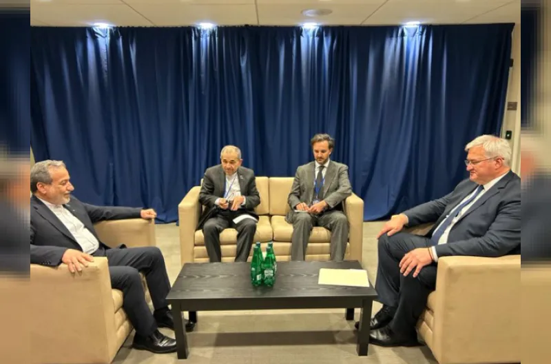 Menteri Luar Negeri Ukraina dan Iran menggelar pembicaraan di tengah ketegangan bilateral