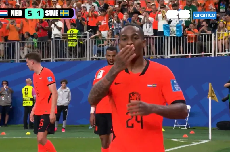 Cryscencio Summerville usai mencetak gol kelima buat Timnas Belanda saat Melumat Swedia