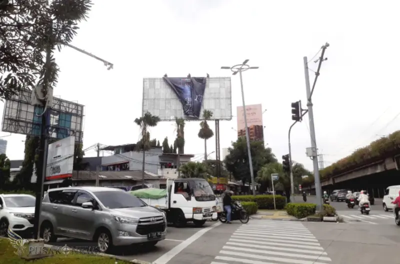 Viral dan Kontroversial! Baliho “Aku Harus Mati” Berujung Dicopot
©PusakoNews.com/red