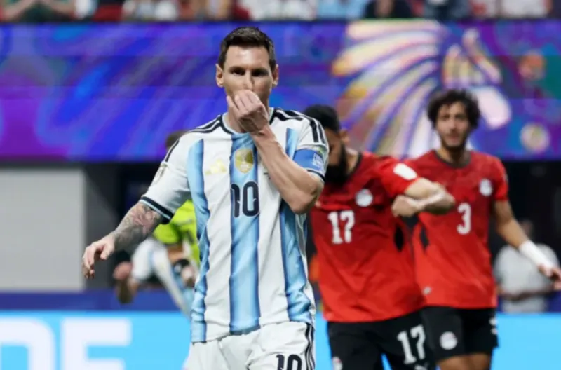 VAR, Messi, dan Gol Menit 90+2! Argentina Lolos Lewat Laga Paling Dramatis dan Kontroversi